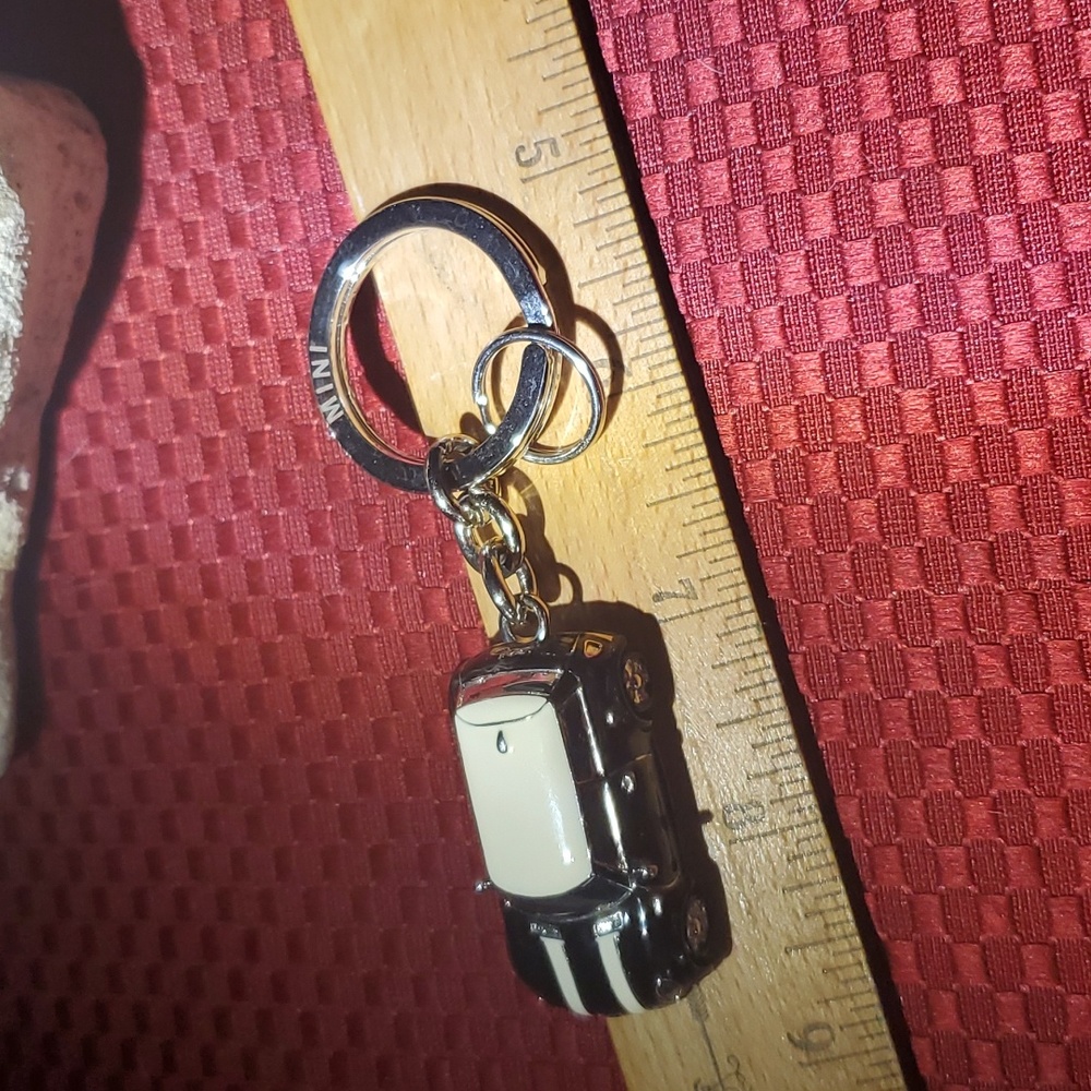 Mini Coup keychain - Picture 5 of 6